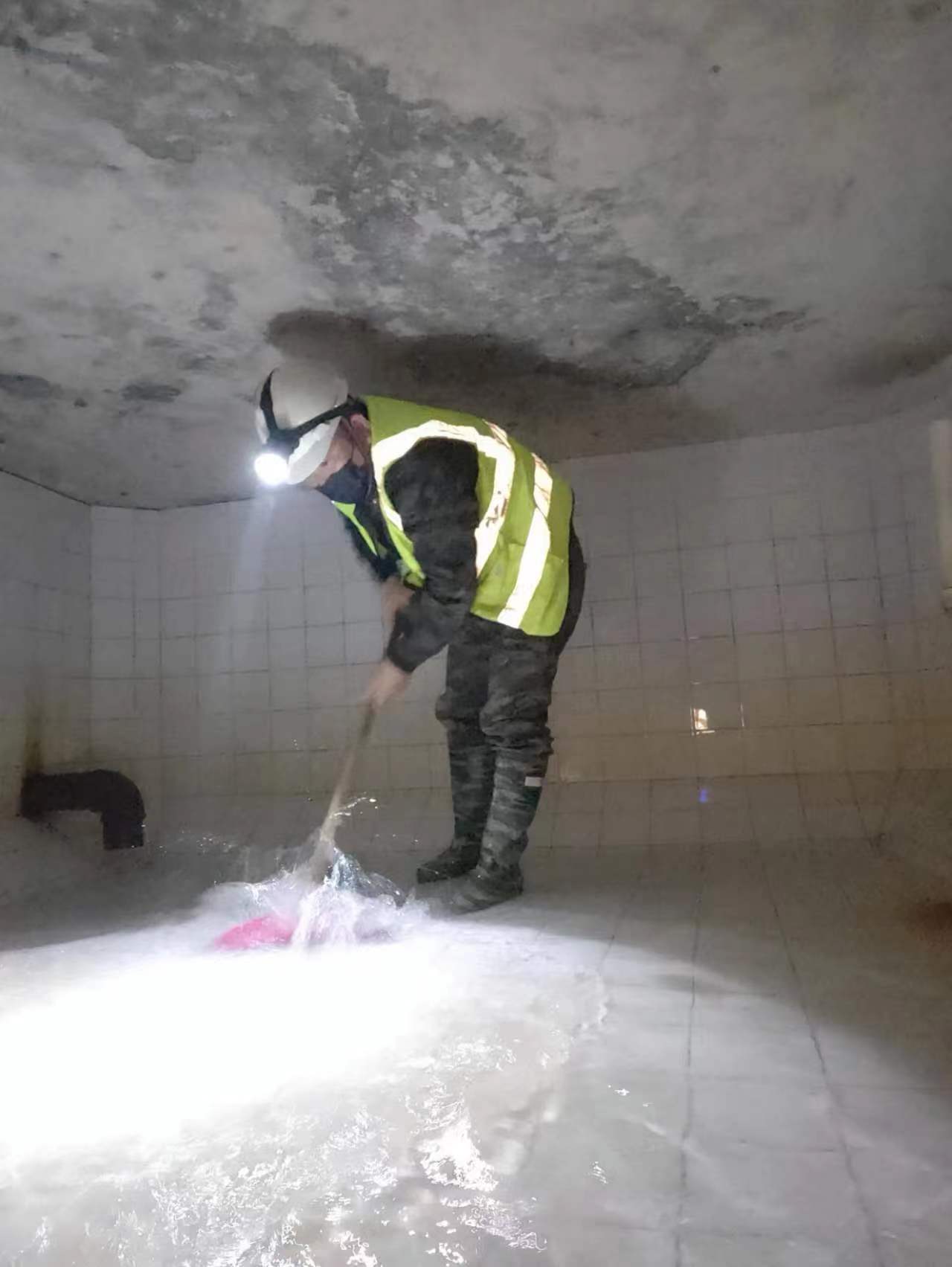 上海青浦白鹤清洗水箱公司