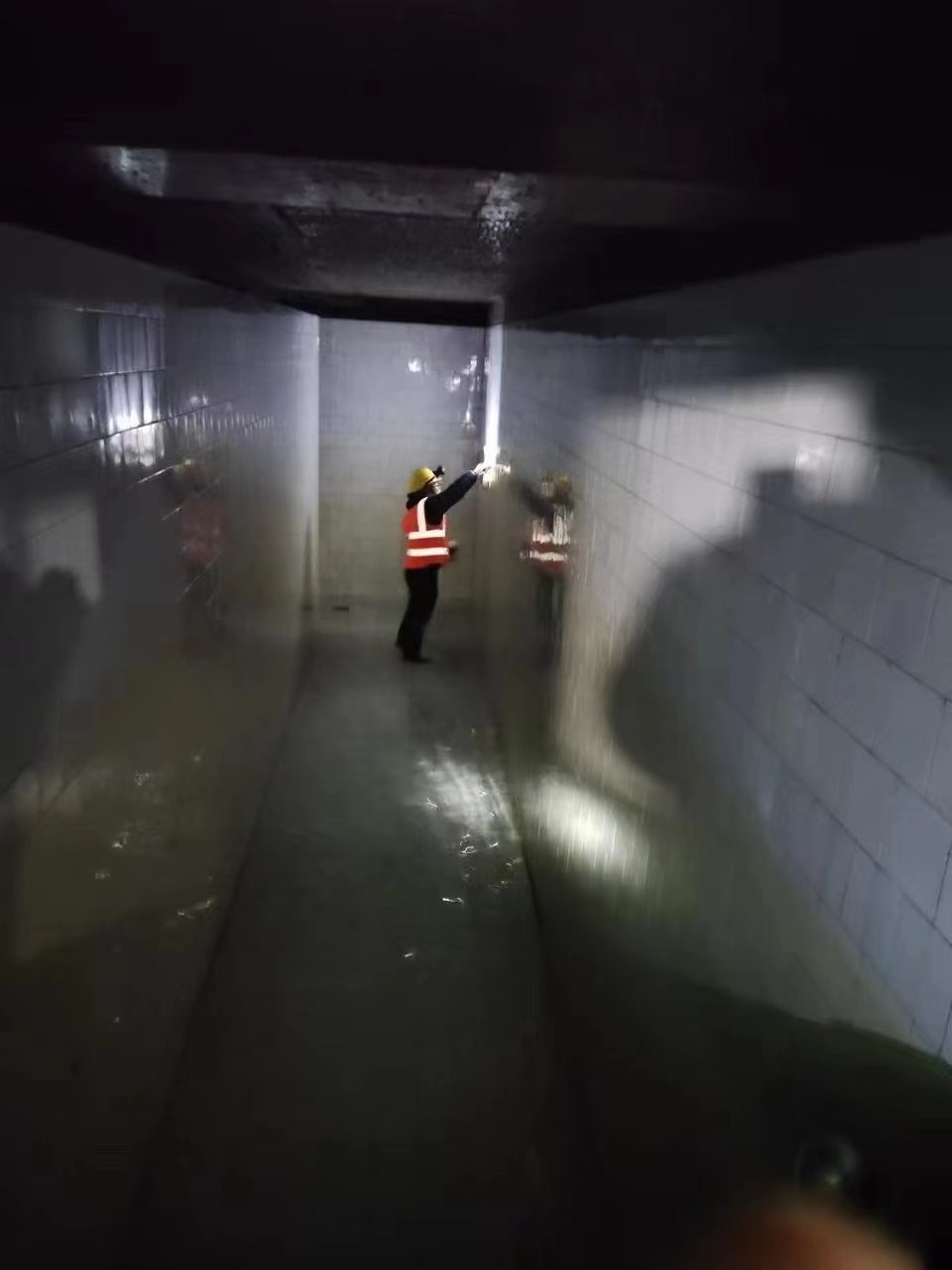 每年小区水箱都要清洗