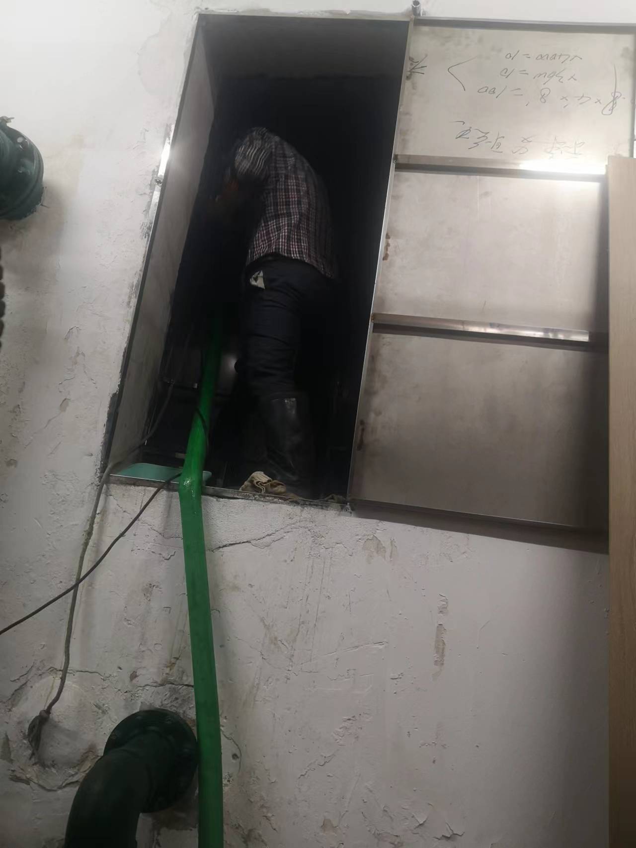 地下室不锈钢水箱清洗